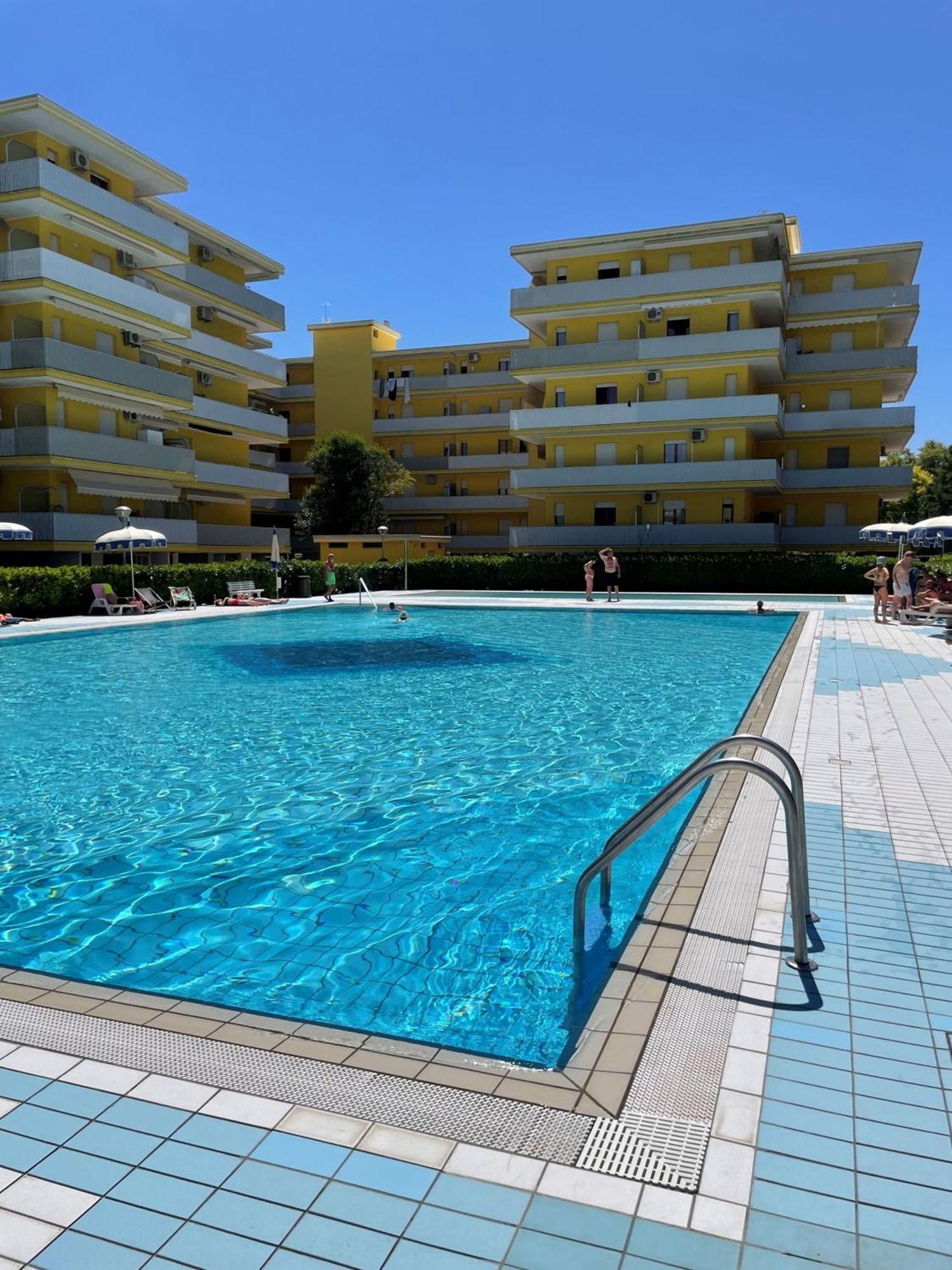 Flat In A With Pools And Tennis Courts Appartamento